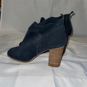 JUICY COUTURE Crown Booties